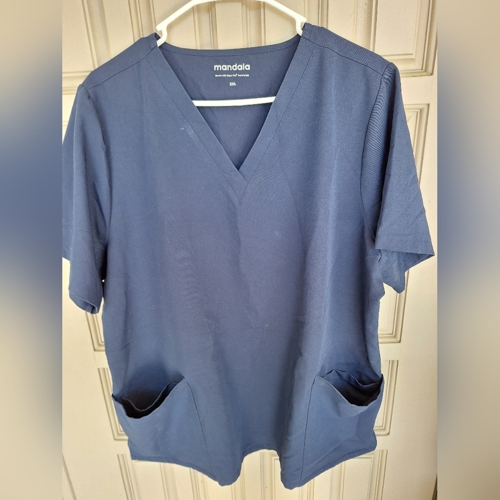 Mandala Navy Blue V-Neck Scrub Top Plus Sz2XL Short Sleeves Pockets